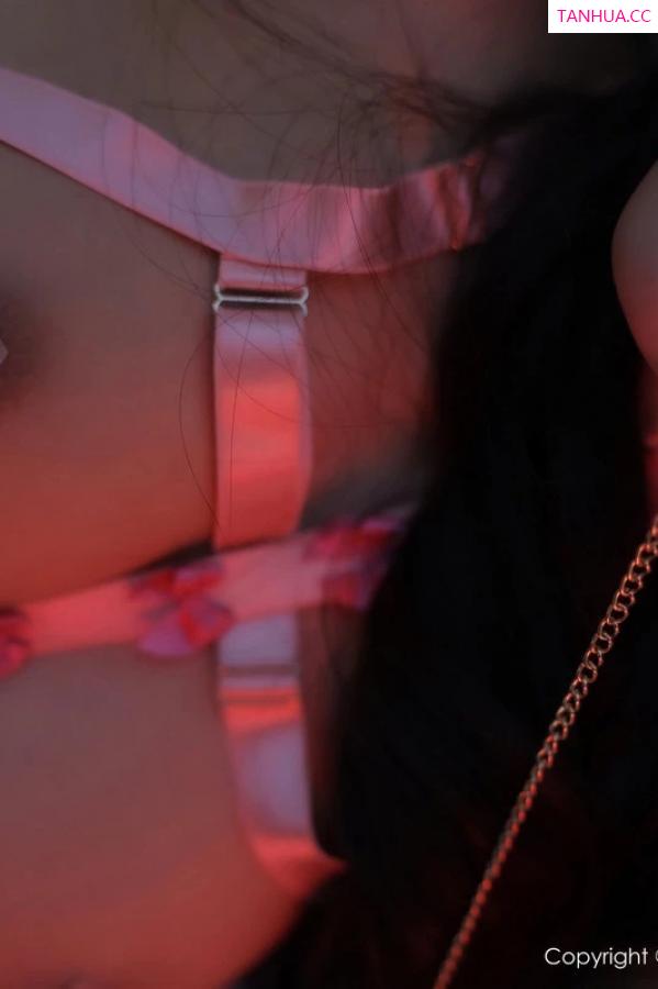   [XiuRen]高清写真图 2024.04.24 No.8442 王心悦 性感美臀第72张图片